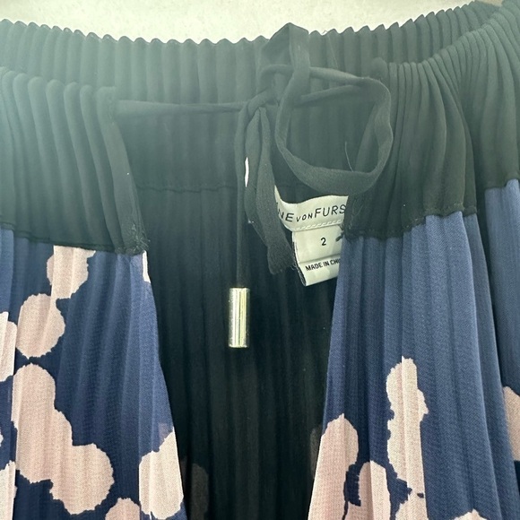 Diane Von Furstenberg Mikino Printed Chiffon Tunic Dress Black Polka Dot Sz 2 - Picture 5 of 9